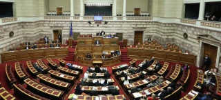 AΠΙΣΤΕΥΤΗ ΓΕΛΟΙΟΤΗΤΑ-ΕΞΑΙΡΟΥΝΤΑΙ ΟΙ ΒΟΥΛΕΥΤΕΣ ΑΠΟ ΤΟ ΑΣΦΑΛΙΣΤΙΚΟ!(BINTEO) Δεν… άντεξε και «ξέσπασε» ο Γιώργος Παπαδάκης! «Ντροπή σας! Aυτό θα ψηφίσετε μωρέ…;»