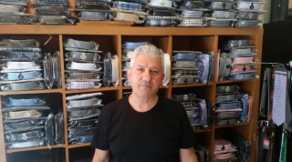 ΕΛΕΥΘΕΡΟΣ ΕΠΑΓΓΕΛΜΑΤΙΑΣ ΣΕ ΑΠΟΓΝΩΣΗ: «ΕΚΛΕΙΣΑ ΤΑ ΜΑΓΑΖΙΑ ΜΟΥ, ΤΑ ΠΑΙΔΙΑ ΜΟΥ ΕΦΥΓΑΝ ΓΙΑ ΑΜΕΡΙΚΗ ΚΑΙ ΜΑΛΛΟΝ…ΘΑ ΤΟΥΣ ΑΚΟΛΟΥΘΗΣΩ ΚΑΙ ΕΓΩ».