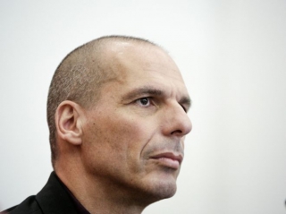 Ο Βαρουφάκης &#039;σφίγγει την καρδιά του&#039; και κατεβαίνει υποψήφιος στις εκλογές