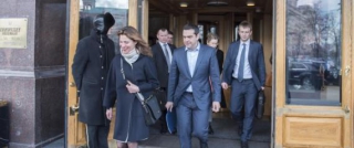 Οργισμένη Μπέτυ Μπαζιάνα: &quot;Αν κάποιος θέλει να βάλει εναντίον του συζύγου μου, ας το κάνει απευθείας&quot;