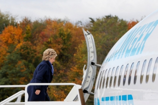 Σαμπάνιες ο Τραμπ! Ανοίγει ξανά η έρευνα του FBI για τα emails της Κλίντον!