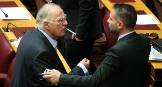 Η Wall Street Journal προσπαθεί να καταλάβει γιατί ο αντικαπνιστικός νόμος στην Ελλάδα μένει στα χαρτιά