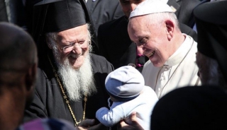 Ο Πάπας έριξε τα Τείχη του μίσους. Δήλωσε &quot;υπερήφανος&quot; για τη στάση της Ελλάδας