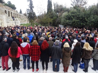 Αρτέμης Σώρρας: Ποιά Gucci; Σόου στην Ακρόπολη - «Άφωνοι» οι τουρίστες στο Ηρώδειο