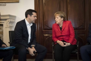 Τηλεφώνημα Μέρκελ - Τσίπρα: Απόψε &quot;κλειδώνει&quot; η συμφωνία;