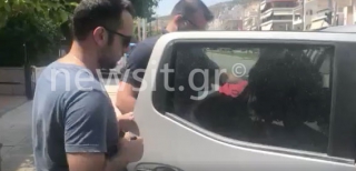 Η στιγμή που η 19χρονη η οποία ομολόγησε ότι σκότωσε το μωρό της οδηγείται στην φυλακή