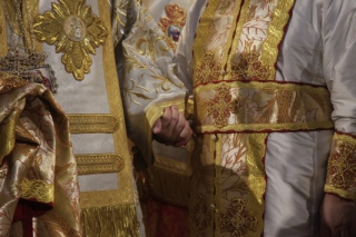 Ανατριχίλα από την κατάθεση 5χρονου αγοριού για παρενόχληση από αρχιμανδρίτη - &quot;Ο γέροντας με φίλησε στο στόμα κι εγώ τον κλώτσησα&quot;