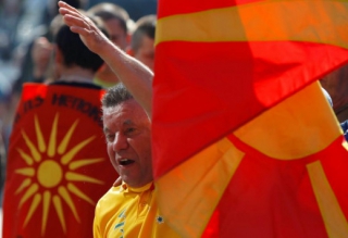 Καταρρέουν τα Σκόπια – Κίνδυνος για τα Βαλκάνια