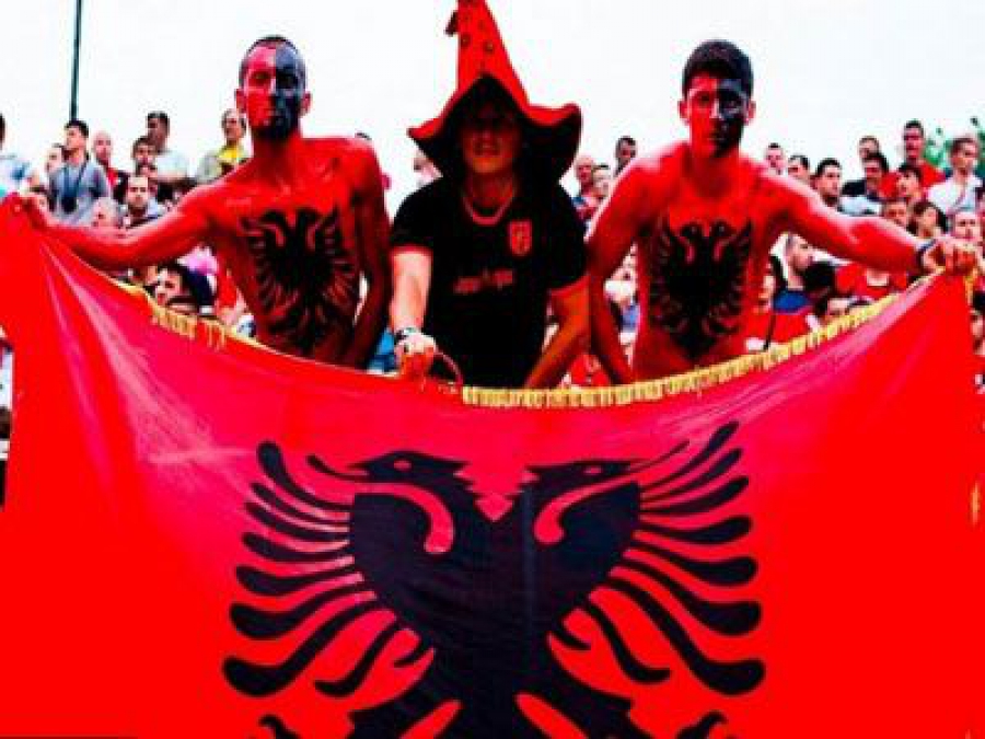 Βανδαλισμοί στην Πλατεία Θεσσαλονίκης στο Δυρράχιο της Αλβανίας