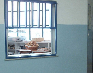 Διευθυντής Γυμνασίου "έκανε πλάτες" στον ιδιοκτήτη κυλικείου του σχολείου που παρενοχλούσε σεξουαλικά μαθήτριες!