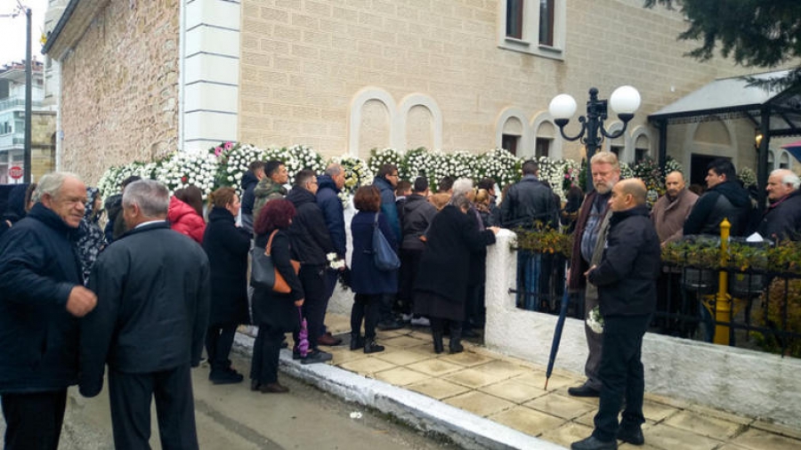 Διδυμότείχο: Ράγισαν καρδιές στην κηδεία της 21χρονης