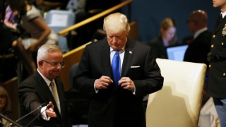 Διπλωματικό παιγνίδι για γερά νεύρα: Ο Τραμπ βλέπει τον Ερντογάν, οι ρωσικοί S-400 στο τραπέζι