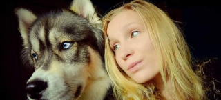 Ο σκύλος την έσωσε από τη βία του συντρόφου της -Μια απίστευτη ιστορία [εικόνες