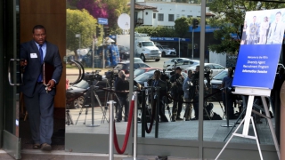 Γιατί ο Ντ. Τραμπ απέλυσε τον επικεφαλής του FBI, Τζ. Κόμεϊ; Η σχέση με τα e-mails της κ. Κλίντον