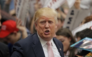 Νικητές Τραμπ και Κλίντον αλλά αντέχουν ακόμα Κρουζ και Σάντερς