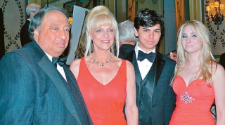 Τζον Κατσιματίδης: «Θέλω να επενδύσω στην Ελλάδα και δεν με αφήνουν...»