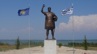 ΣΥΓΚΛΟΝΙΣΤΙΚΗ ΣΤΙΓΜΗ! Ο Μανώλης Ανδρόνικος ανακαλύπτει τον τάφο του Μακεδόνα βασιλιά Φιλίππου (ΒΙΝΤΕΟ)