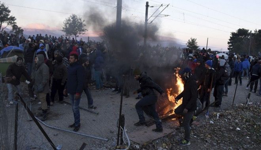 Χάος στην Ειδομένη: Οι Σκοπιανοί ρίχνουν δακρυγόνα σε γυναίκες και παιδιά