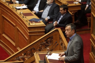 Κόλαση στην Βουλή! Θεοδωράκης: Στην κυβέρνηση είναι πρώην συνεργάτες του Ακη Τσοχατζόπουλου - Τσίπρας: Λυπάμαι πολύ για σένα