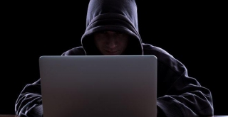 Με 30 έτη φυλακής απειλείται Ρώσος χάκερ για τις ηλεκτρονικές επιθέσεις στις ΗΠΑ