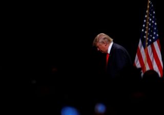 Απέρριψε ο Τραμπ τη στήριξη πρώην ηγέτη της Κου Κλουξ Κλαν