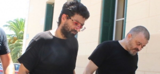 ΕΛΕΟΣ! – ΕΛΕΥΘΕΡΟΣ Ο GAY «ΠΑΤΕΡΑΣ» ΠΟΥ ΒΙΑΖΕ ΤΟΝ 12ΧΡΟΝΟ ΓΙΟ ΤΟΥ ΜΑΖΙ ΜΕ ΤΟΝ ΓΚΟΜΕΝΟ ΤΟΥ!!! ΟΛΗ Η ΕΛΛΑΔΑ ΦΩΝΑΖΕΙ ΚΡΕΜΑΣΤΕ ΤΟΥΣ! ΑΝΑΤΡΙΧΙΑΣΤΙΚΗ Η ΙΑΤΡΟΔΙΚΑΣΤΙΚΗ ΕΚΘΕΣΗ! ΑΜΕΤΑΝΟΗΤΟΙ ΟΙ ΔΥΟ ΔΡΑΣΤΕΣ ΑΠΟ ΤΗΝ ΑΡΓΟΛΙΔΑ