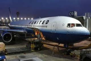 Σοβαρό περιστατικό με αεροπλάνο της United Airlines - Δύο φορές αναγκάστηκε να επιστρέψει στην Αθήνα - Οργή και ένταση από τους επιβάτες