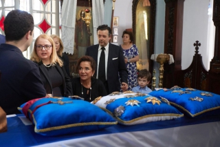 Σπαραγμός στον επικήδειο! Ντόρα: Σήκω επάνω ψηλέ περήφανε πατέρα μου! [vid]