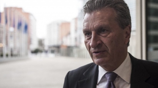 Επίτροπος Έτινγκερ: Ο Τραμπ, ο Πούτιν και ο Ερντογάν είναι «αυταρχικοί τραμπούκοι»